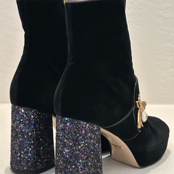 Gucci Black Velvet Boots w/ Vintage Bee - Picture 4 of 11